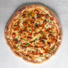 Vegan tikka masala pizza