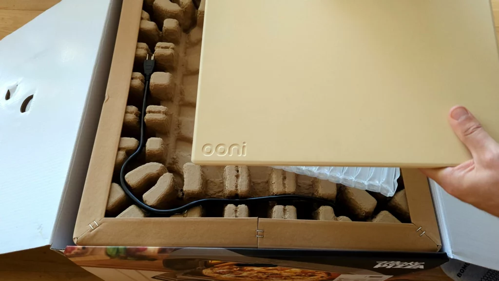 Unboxing the Ooni pizza stone