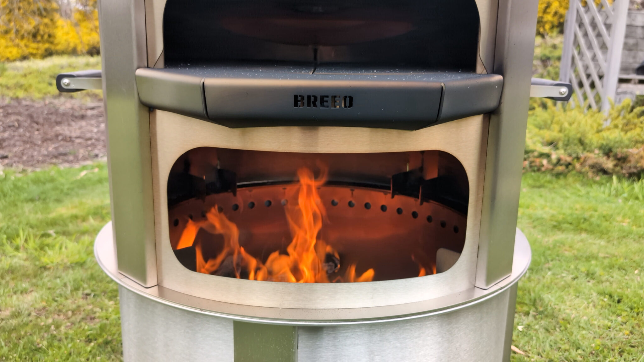 Breeo Live-Fire Pizza Oven Review: A Firepit That Hits 1,000 degrees ...