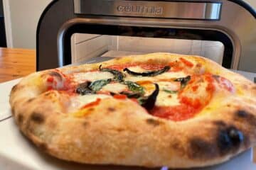 Neapolitan pizza in front of the Gourmia pizza oven